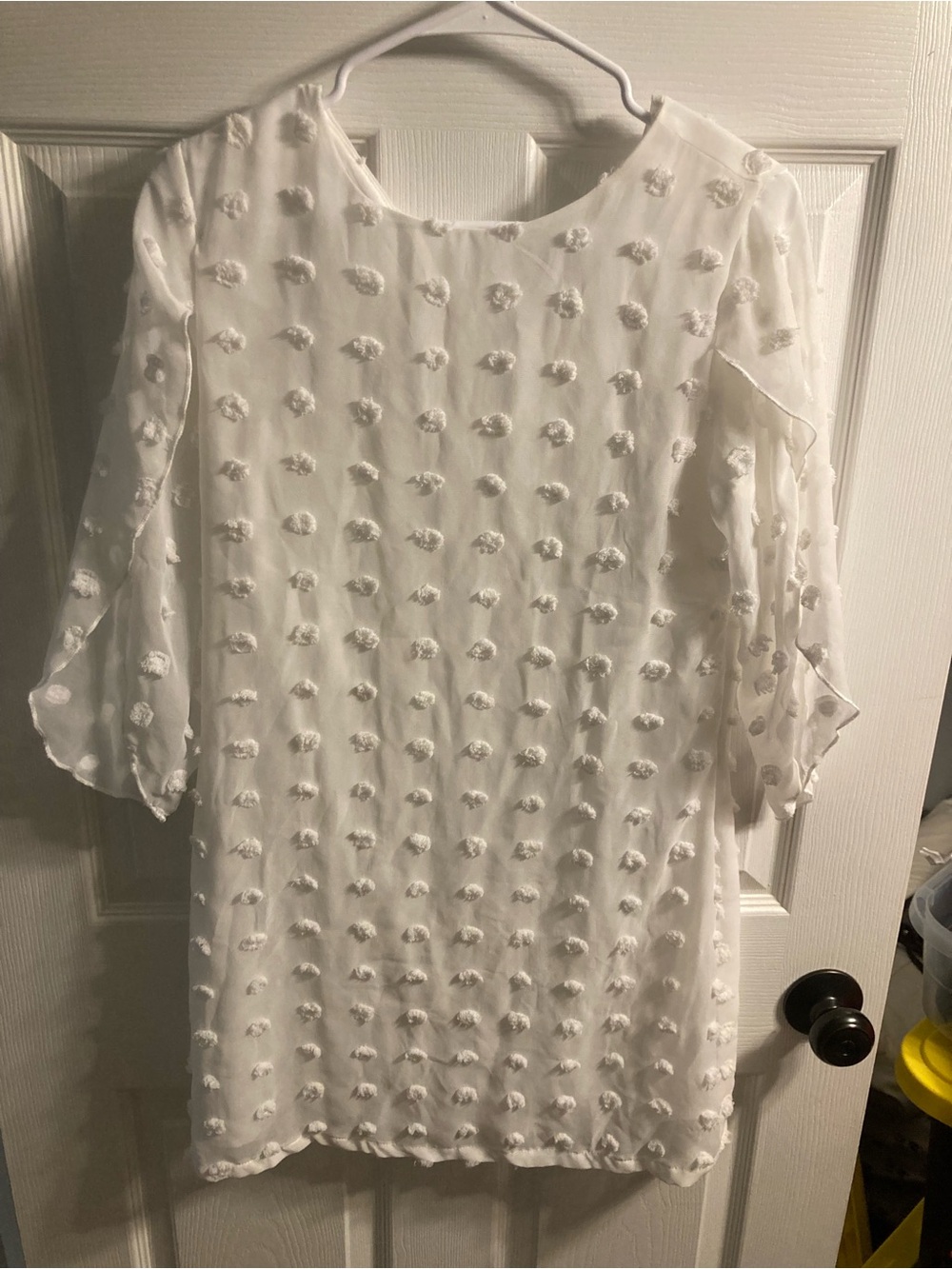 Womenโs White Textured Pom-Dot Long Sleeve Shift Dress